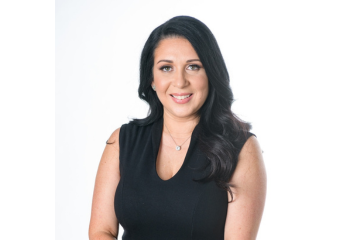 Sandra Silva, professional Portuguese real estate agent in Newmarket.